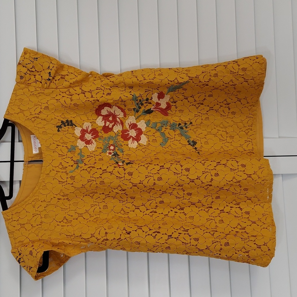 Xhileration Top, Size S Lace Cotton, Flutter Cap Sleeve, Embroidered, Yellow